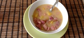 Гороховый суп с копченой свиной рулькой