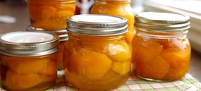 Консервированные абрикосы в сиропе